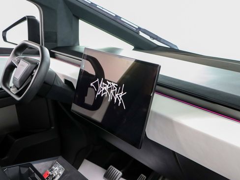 Used 2024 Tesla Cybertruck AWD Crew Cab image 23