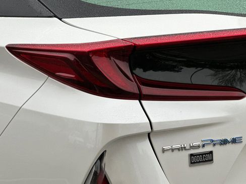 Used 2017 Toyota Prius Prime Plus image 31