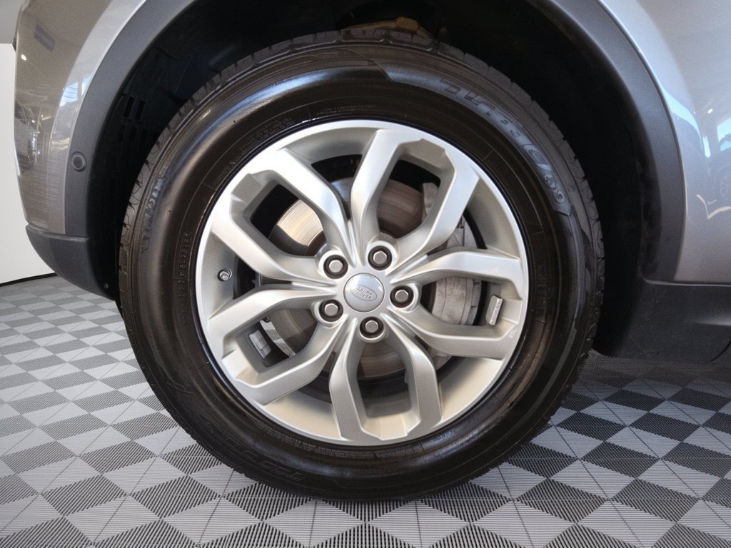 Used 2020 Land Rover Discovery SE AWD/4WD image 11