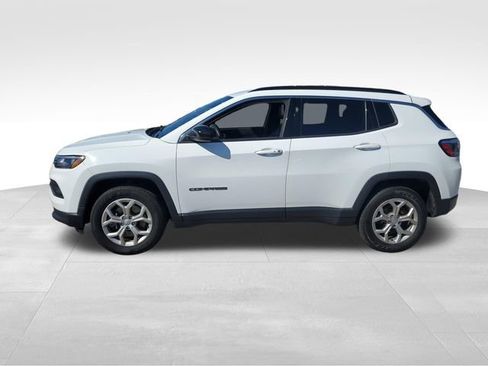 Used 2024 Jeep Compass Latitude AWD/4WD image 7