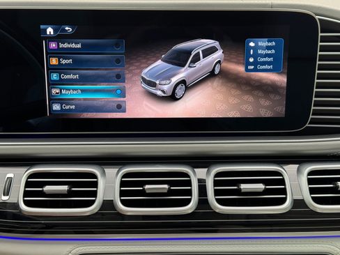 Used 2024 Mercedes-Benz Maybach GLS 600 4MATIC image 34