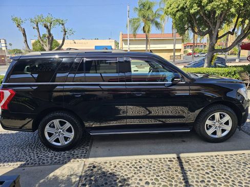 Used 2020 Ford Expedition XLT image 4