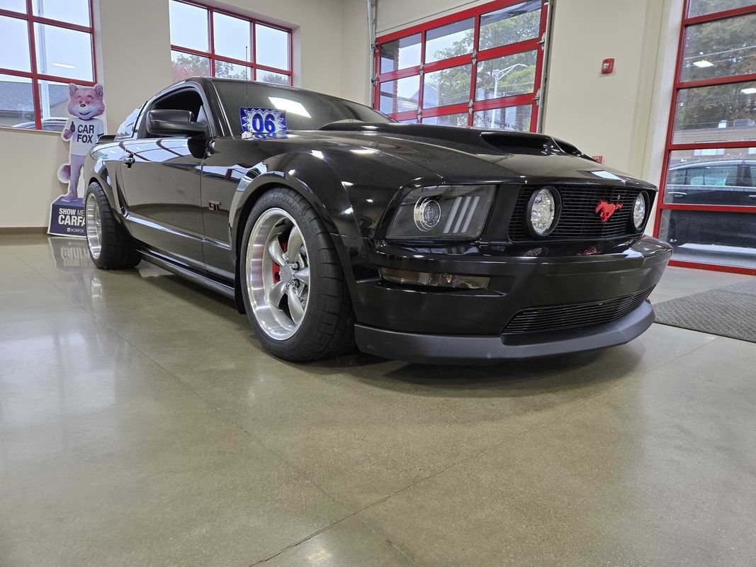 Used 2006 Ford Mustang GT RWD image 2