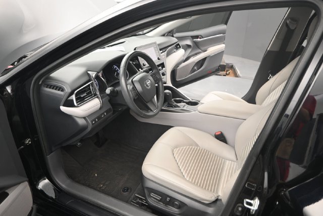 Used 2024 Toyota Camry SE FWD image 4