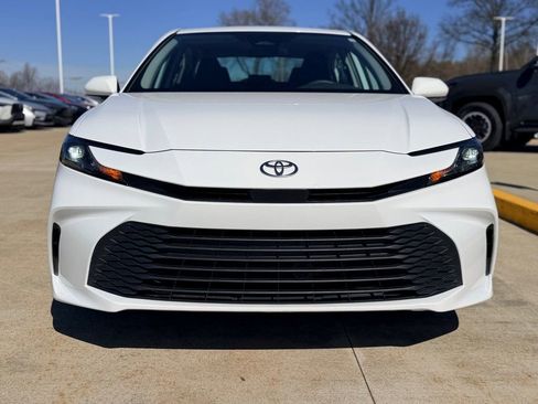 Used 2025 Toyota Camry LE image 2