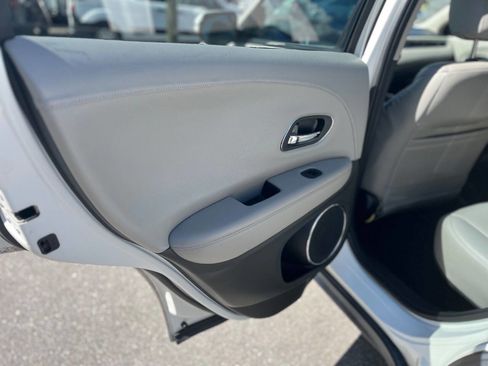 Used 2017 Honda HR-V EX image 12