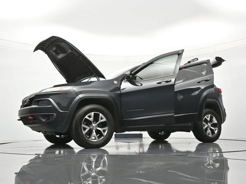 Used 2016 Jeep Cherokee Trailhawk w/ Comfort/Convenience Group AWD/4WD image 49