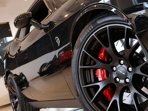 Used 2015 Dodge Challenger SRT Hellcat image 11