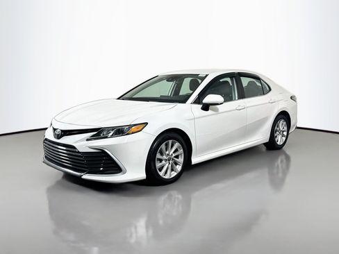 Used 2021 Toyota Camry LE FWD image 4