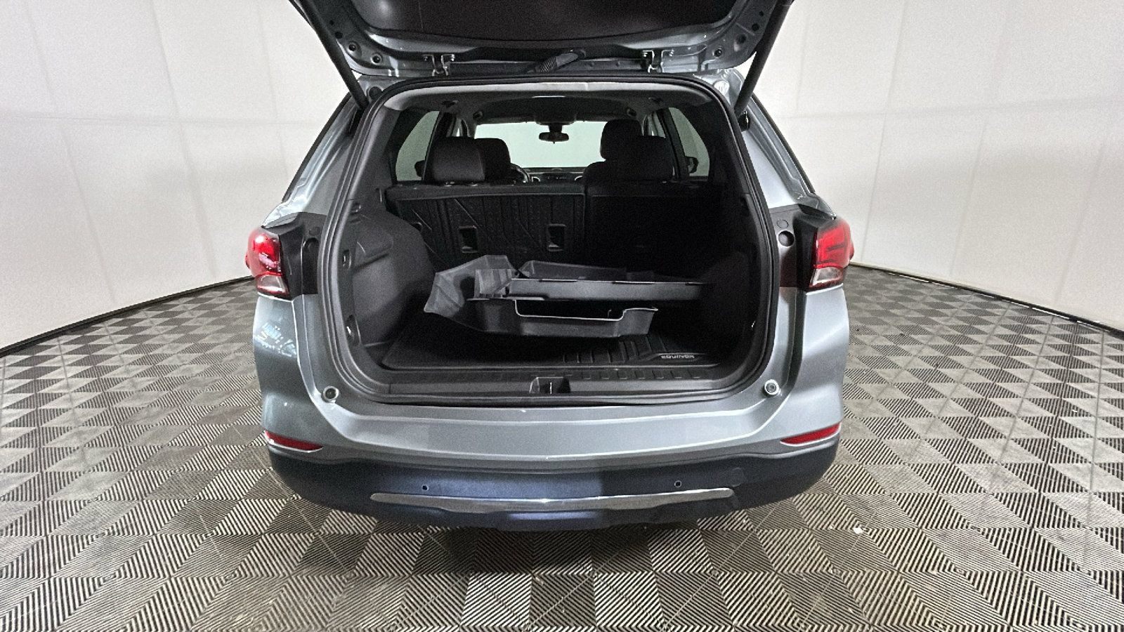 Used 2024 Chevrolet Equinox LT w/ LPO, Floor Liner Package AWD/4WD image 32