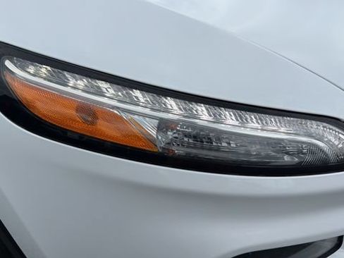 Used 2018 Jeep Cherokee Limited AWD/4WD image 27
