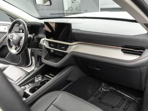 Used 2025 Ford Explorer Active w/ Active Comfort Package image 40
