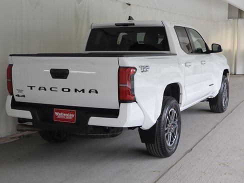 Used 2024 Toyota Tacoma TRD Sport w/ TRD Sport Upgrade Package AWD/4WD image 6