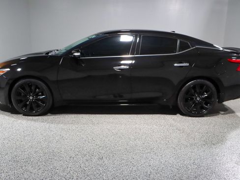 Used 2017 Nissan Maxima SR w/ Midnight Edition image 10