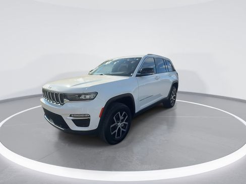 Used 2023 Jeep Grand Cherokee Limited w/ Luxury Tech Group II AWD/4WD image 4