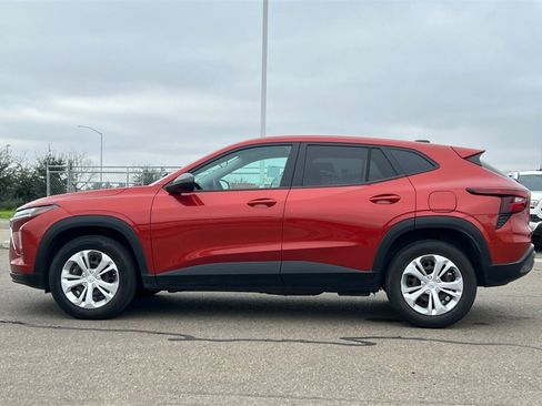 Used 2024 Chevrolet Trax LS image 9