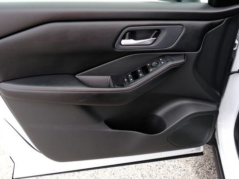 Used 2025 Nissan Rogue SV AWD/4WD image 10