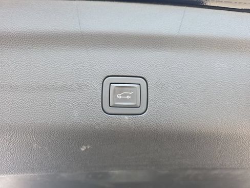 Certified 2025 Cadillac Escalade Sport Platinum AWD/4WD image 15