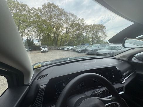 Used 2025 Kia Sportage LX FWD image 31