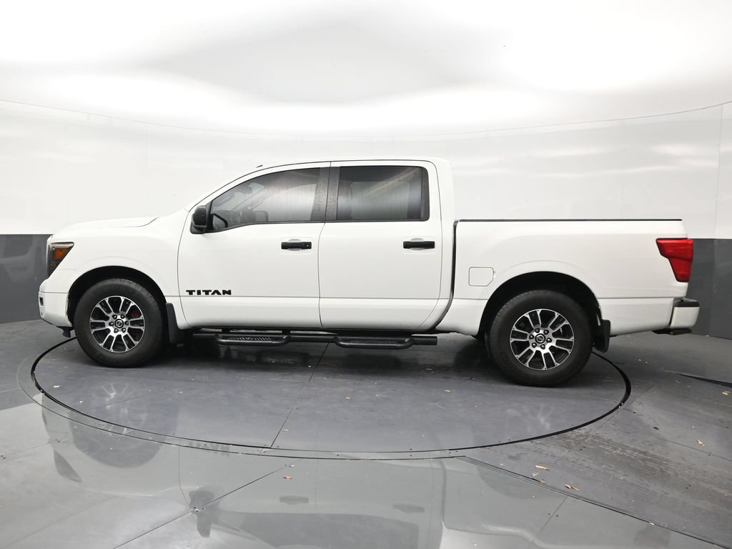 Used 2021 Nissan Titan SV w/ SV Convenience Package RWD image 2
