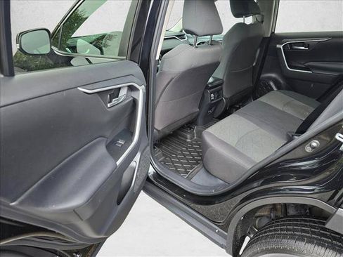 Used 2021 Toyota RAV4 XLE AWD/4WD image 11