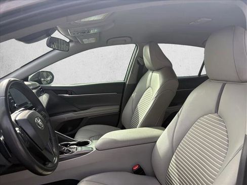 Used 2024 Toyota Camry SE image 11