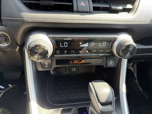 Used 2025 Toyota RAV4 XLE FWD image 29
