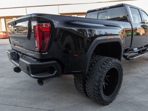 Used 2022 GMC Sierra 3500 Denali image 8