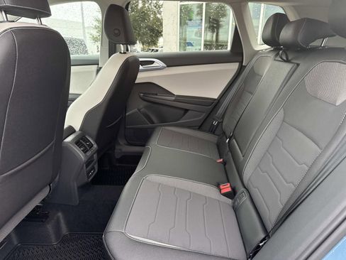 New 2026 Volkswagen Taos SE FWD image 7