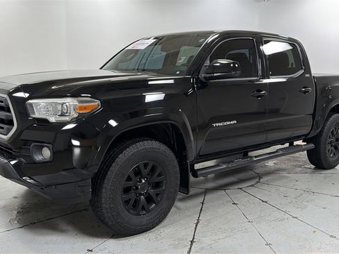 Certified 2017 Toyota Tacoma SR5 image 1