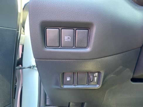 Used 2022 Toyota C-HR Limited image 13