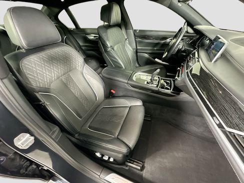 Used 2019 BMW 750i xDrive w/ Executive Package image 31