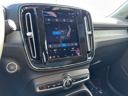 Certified 2023 Volvo XC40 B5 Plus image 20