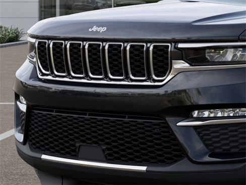 New 2025 Jeep Grand Cherokee Limited w/ Trailer Tow Package image 11