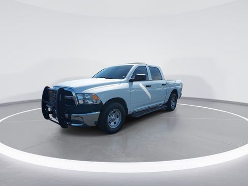 Used 2022 RAM 1500 4x4 Crew Cab Classic w/ Chrome Appearance Group image 4