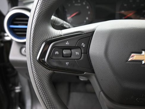 Used 2025 Chevrolet Trax LS w/ LS Convenience Package FWD image 12