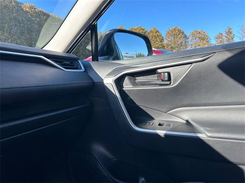 Used 2022 Toyota RAV4 LE image 20