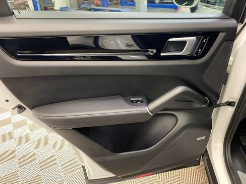 Used 2019 Porsche Cayenne AWD/4WD image 18