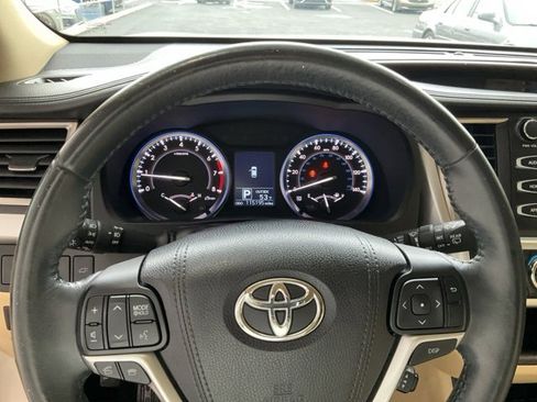 Used 2015 Toyota Highlander LE image 7