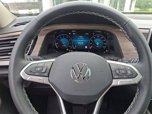 New 2025 Volkswagen Atlas SEL image 18