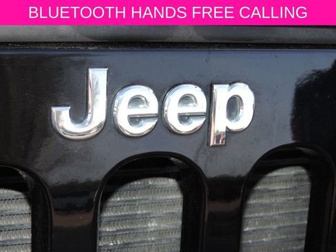 Used 2018 Jeep Wrangler Unlimited Rubicon w/ Connectivity Group image 11