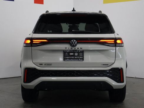 New 2026 Volkswagen Tiguan SE R-Line image 11