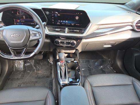 Used 2025 Chevrolet Trax RS FWD image 13
