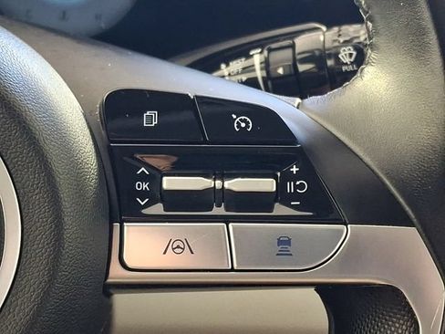 Used 2023 Hyundai Elantra Limited FWD image 12