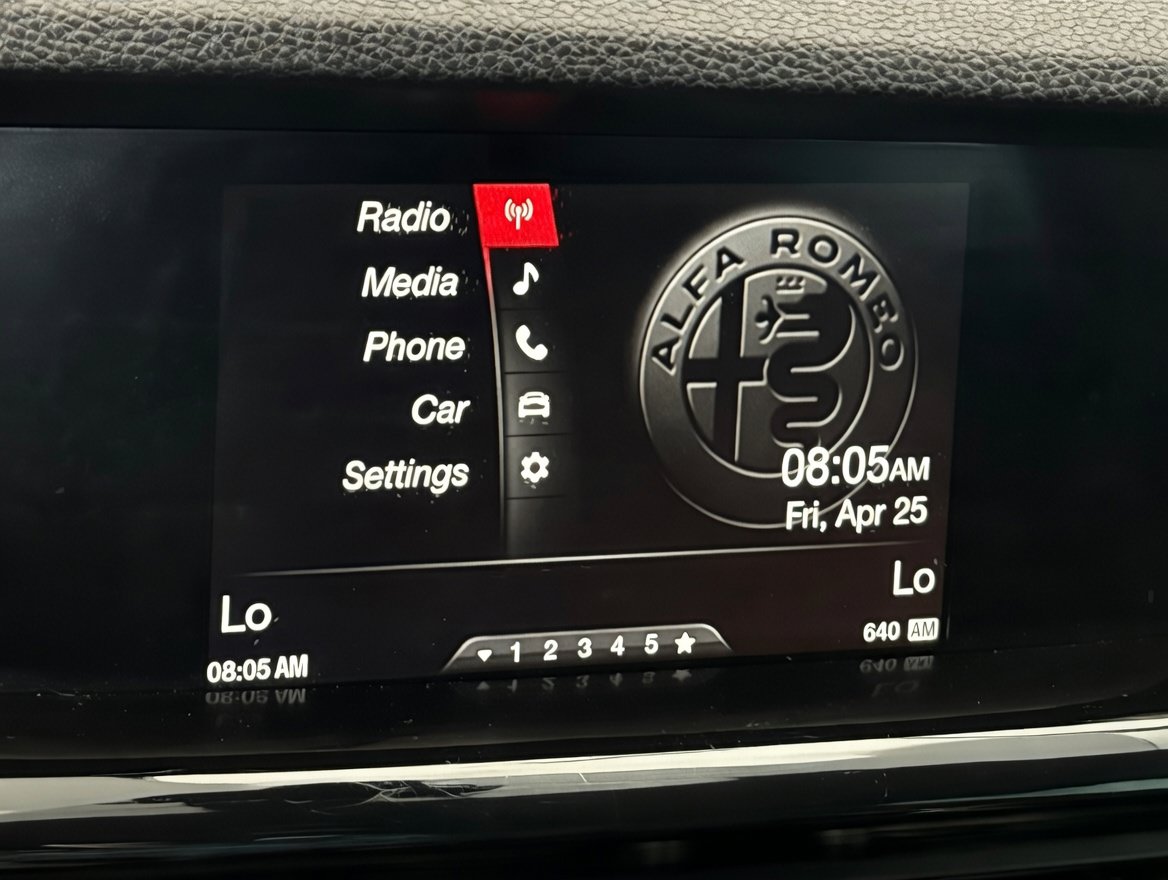 Used 2018 Alfa Romeo Stelvio AWD image 9
