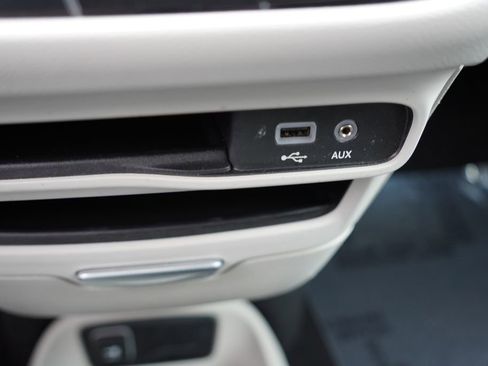 Certified 2017 Chrysler Pacifica LX image 27