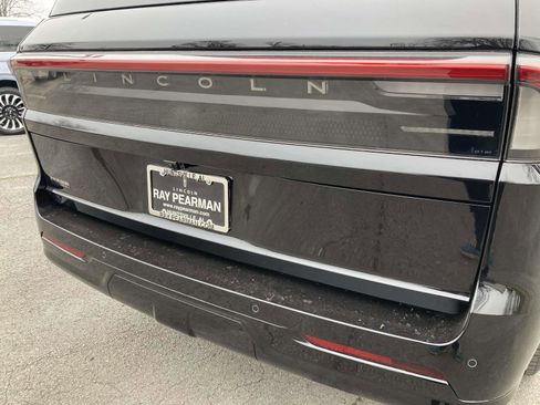 New 2025 Lincoln Navigator Reserve AWD/4WD image 4