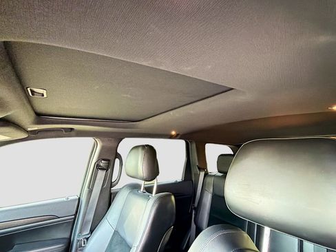 Used 2017 Jeep Grand Cherokee Altitude image 26