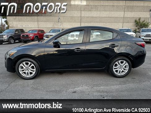 Used 2016 Scion iA image 3