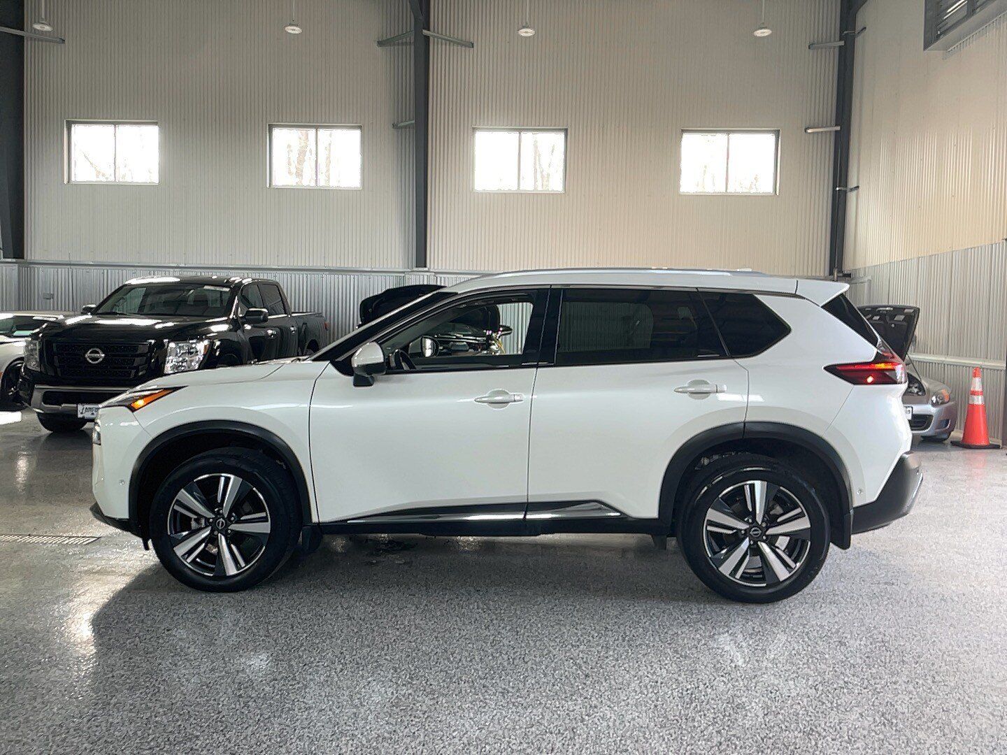 Used 2023 Nissan Rogue SL w/ SL Premium Package AWD/4WD image 4